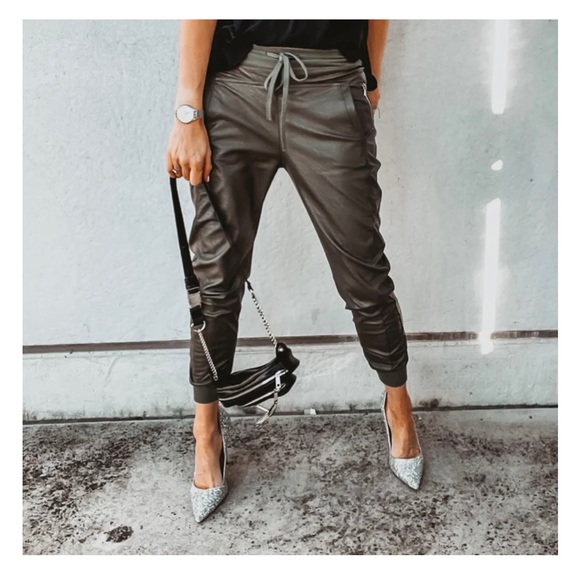 BNWT Faux leather skinny slouch jogger khaki XS - Picture 1 of 5